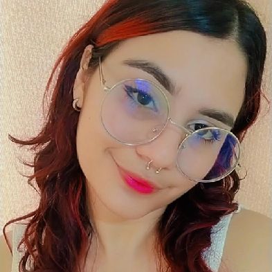 SalaChat host Priscila from Ecuador wearing glasses